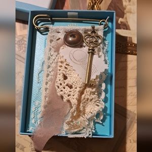 HANDMADE VICTORIAN GOTHIC/STEAMPUNK SCARF PIN